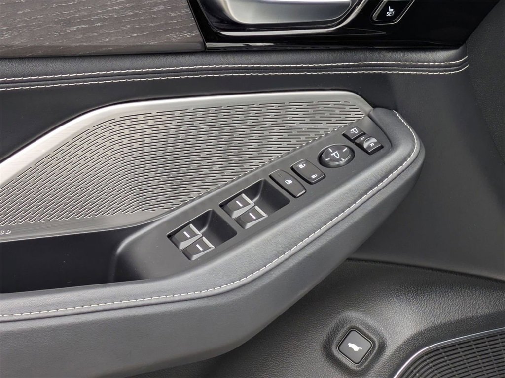 Used 2023 Acura MDX SH-AWD w/ Advance Package image 16