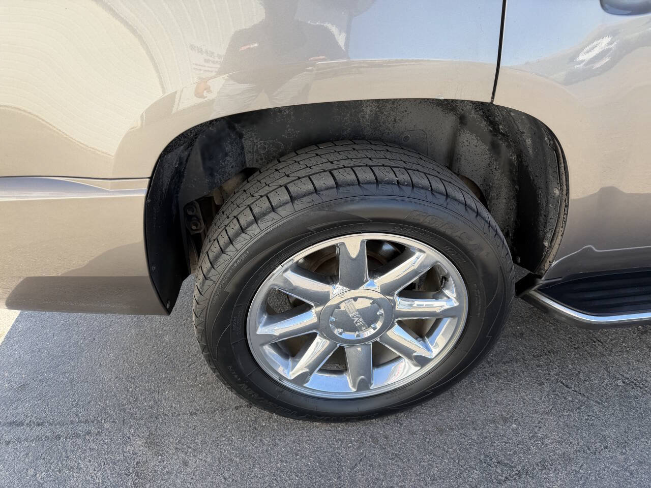 Used 2011 GMC Yukon Denali AWD/4WD image 5