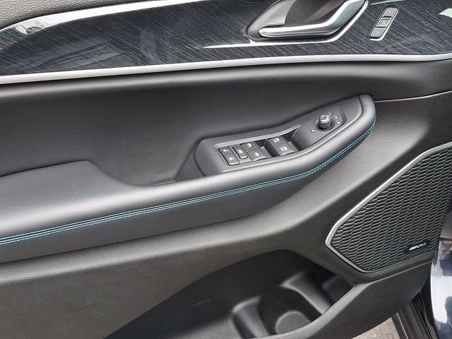 Used 2022 Jeep Grand Cherokee Trailhawk w/ Luxury Tech Group III image 12