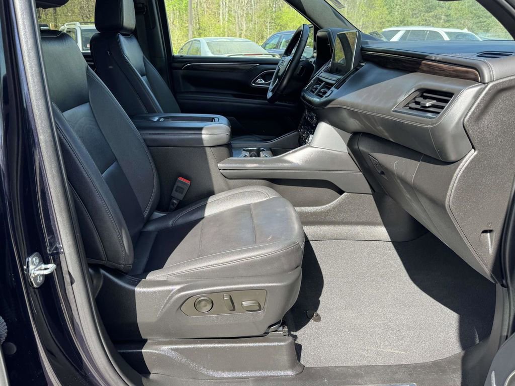 Used 2023 Chevrolet Tahoe Z71 w/ Luxury Package AWD/4WD image 15