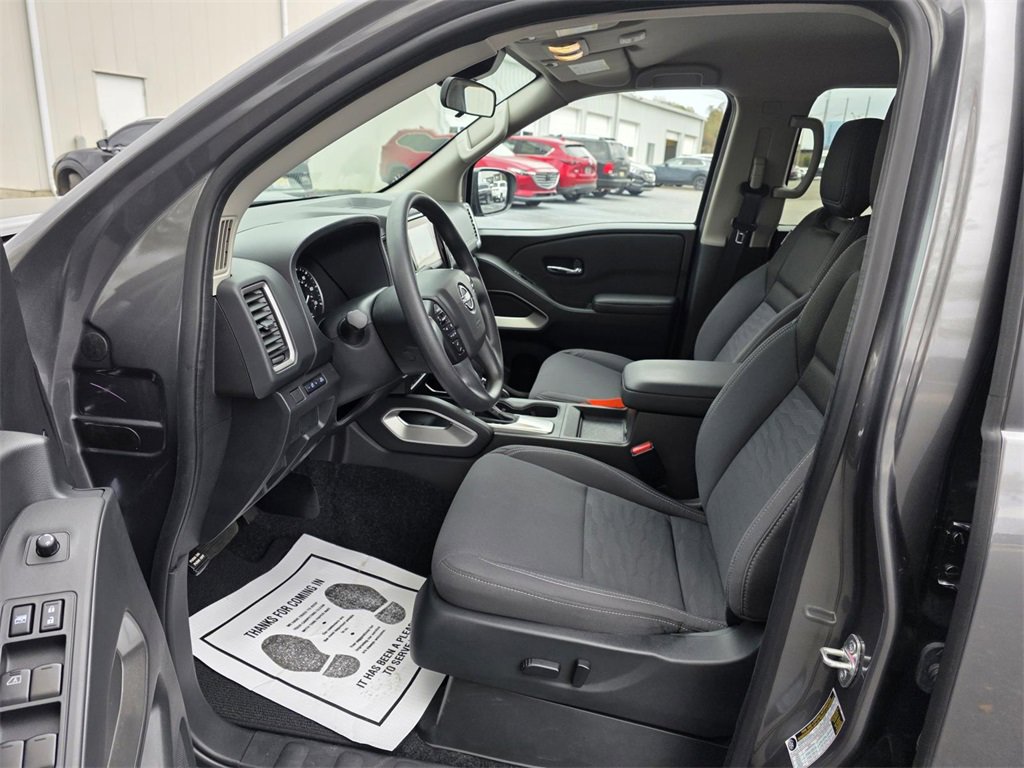 Used 2024 Nissan Frontier SV image 23