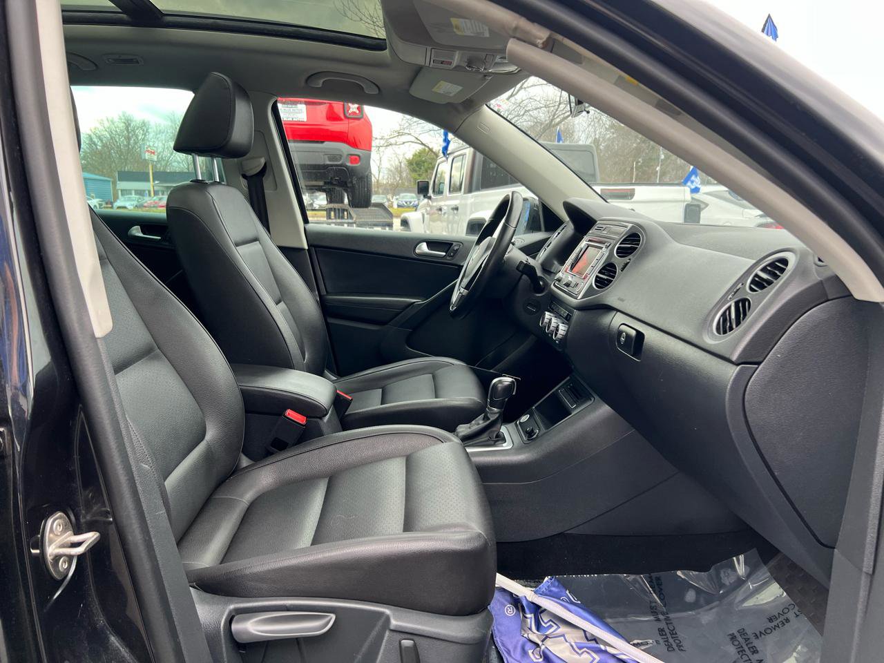 Used 2015 Volkswagen Tiguan SEL AWD/4WD image 16