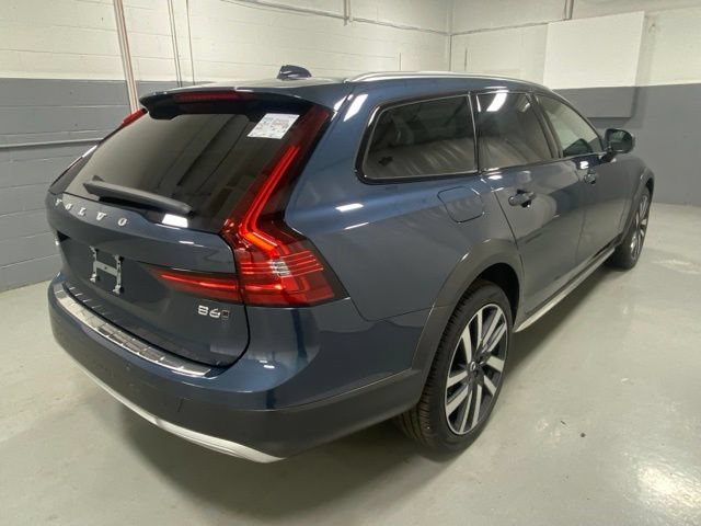 Used 2025 Volvo V90 B6 Cross Country Ultra AWD/4WD image 3