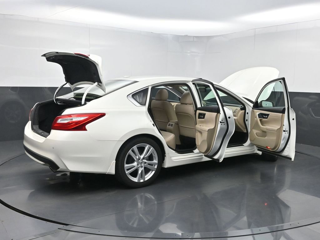 Used 2017 Nissan Altima 3.5 SL w/ 3.5SL Technology Package FWD image 36