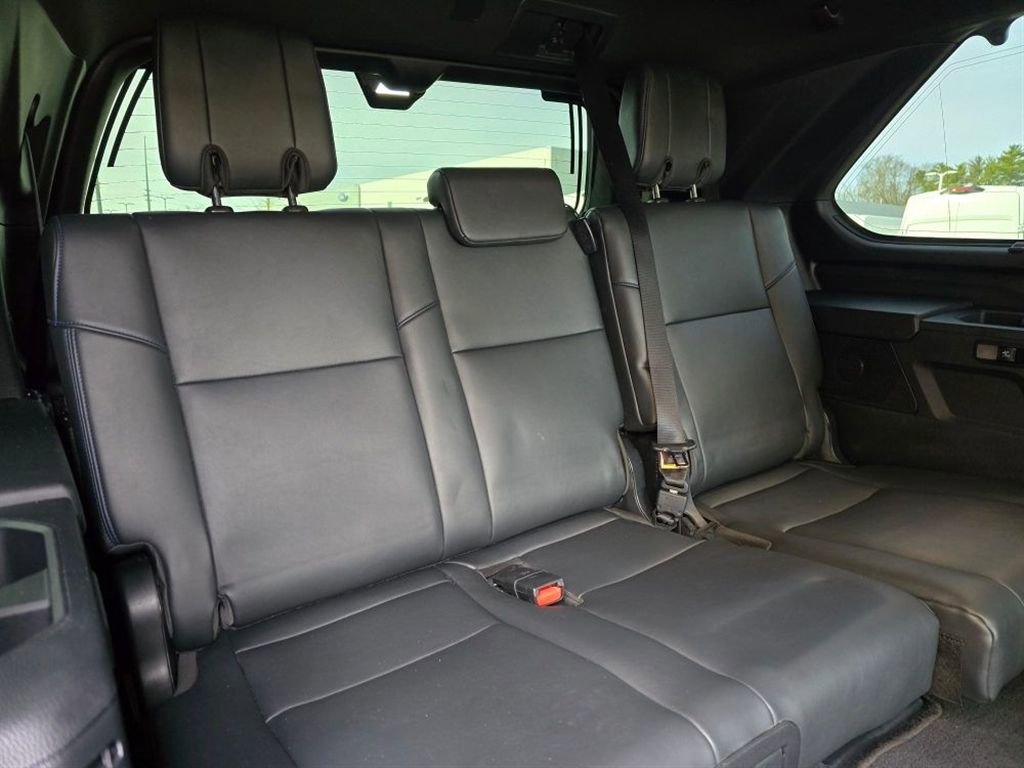 Used 2023 Toyota Sequoia Platinum AWD/4WD image 6