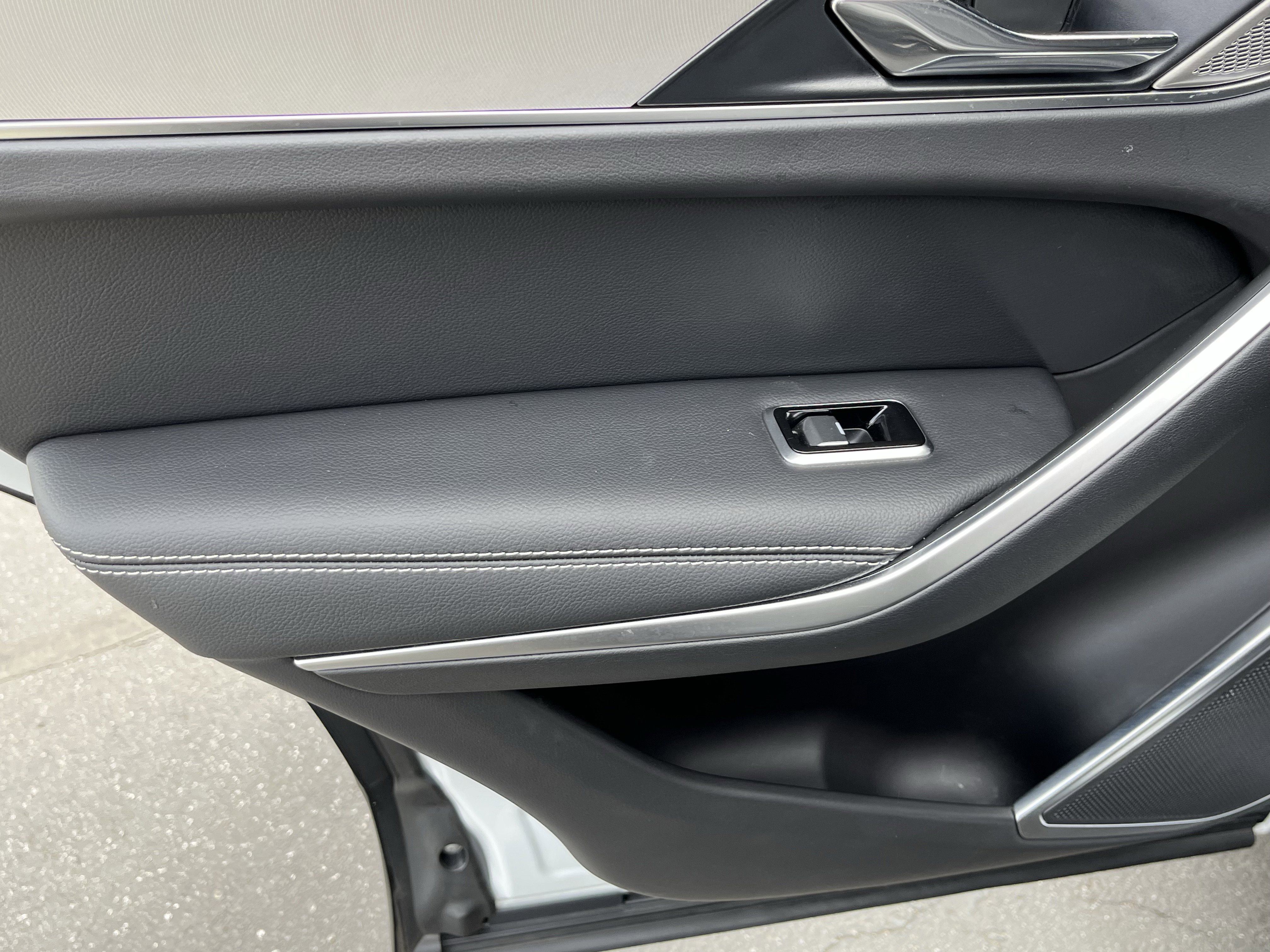 Certified 2025 Jaguar F-PACE R-Dynamic S AWD/4WD image 28