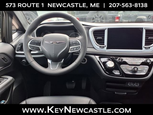 New 2025 Chrysler Pacifica Select w/ Fav Edition Package FWD image 15