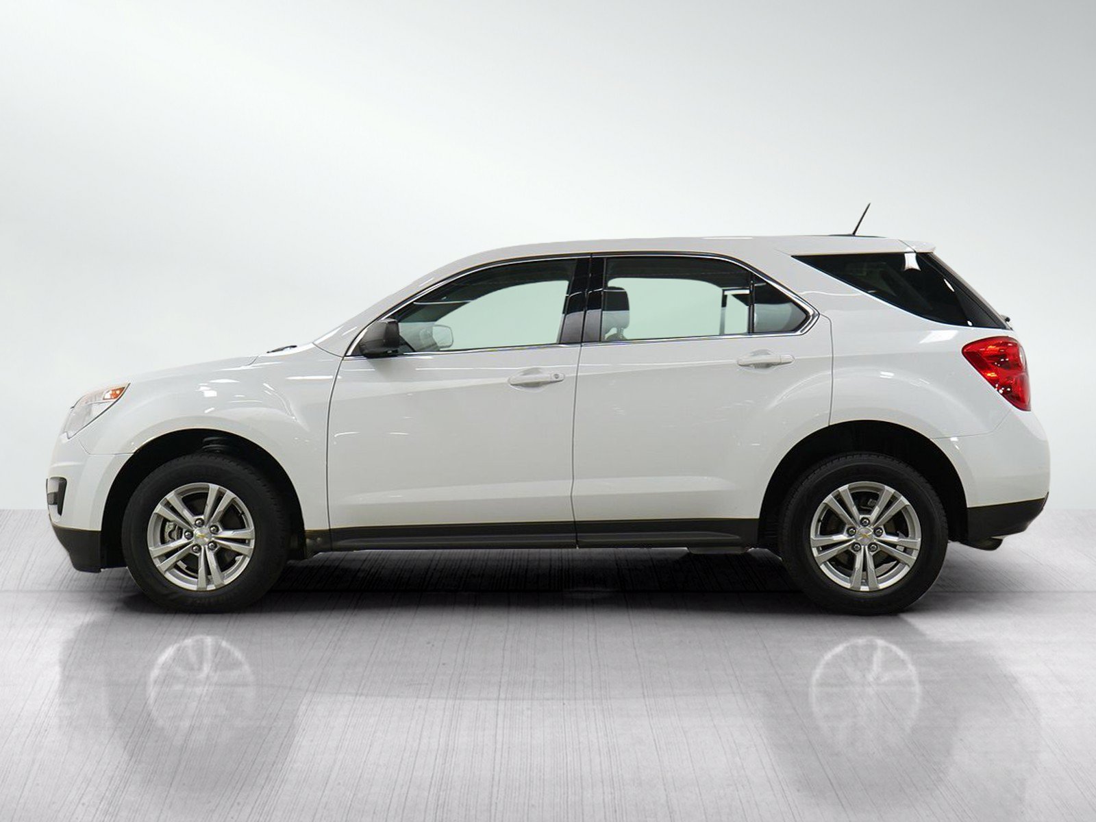Used 2015 Chevrolet Equinox LS FWD image 2