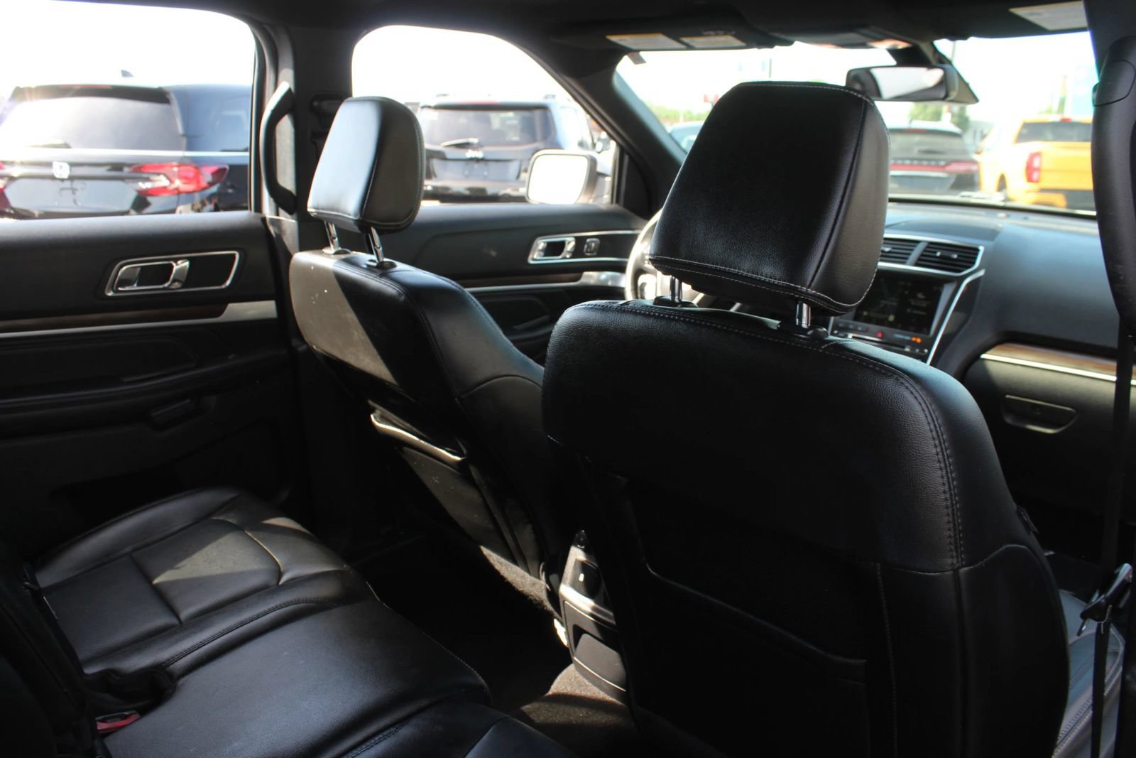 Used 2018 Ford Explorer Limited w/ Equipment Group 301A AWD/4WD image 19