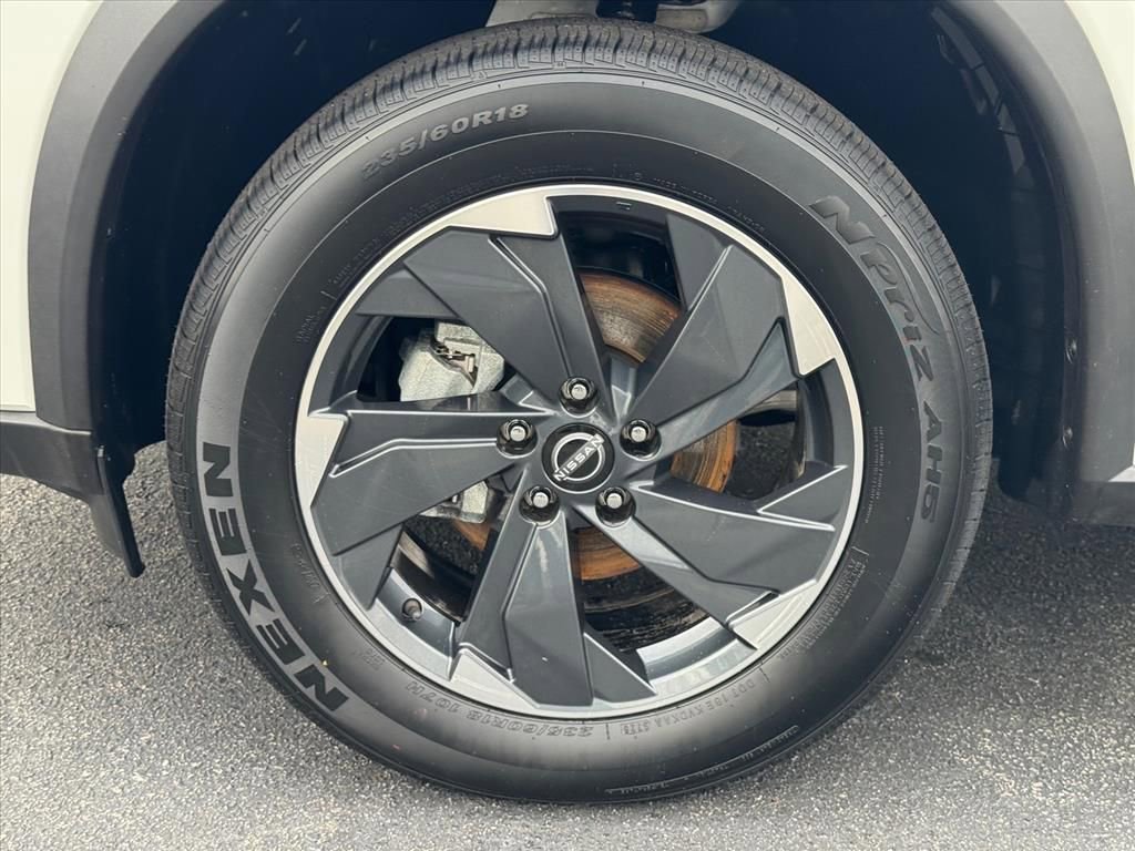 Used 2025 Nissan Rogue SV image 9