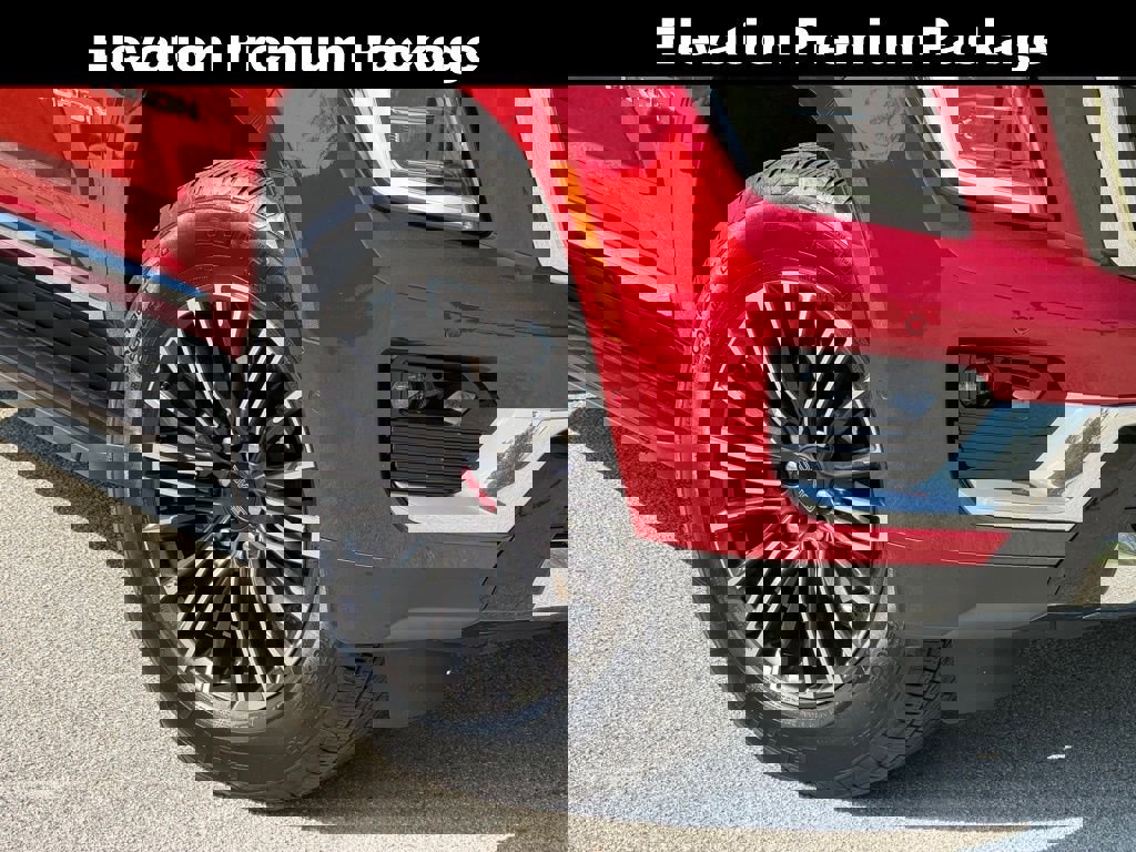 Used 2025 GMC Yukon Elevation w/ Elevation Premium Package image 6