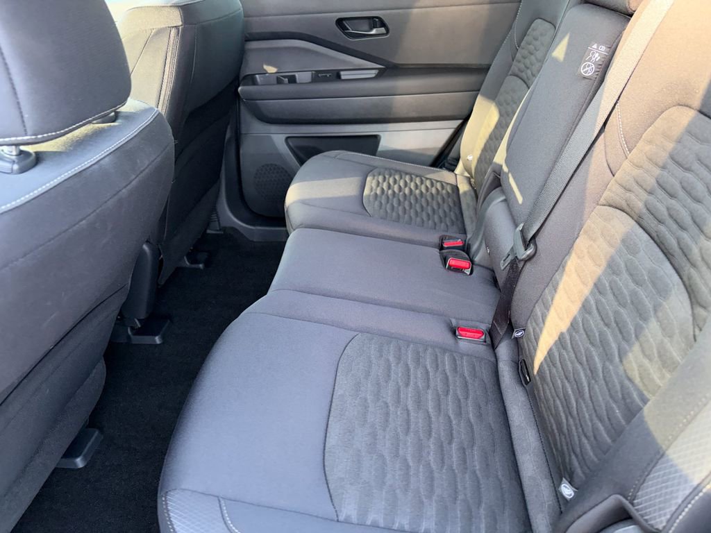 Used 2025 Nissan Pathfinder SV image 26