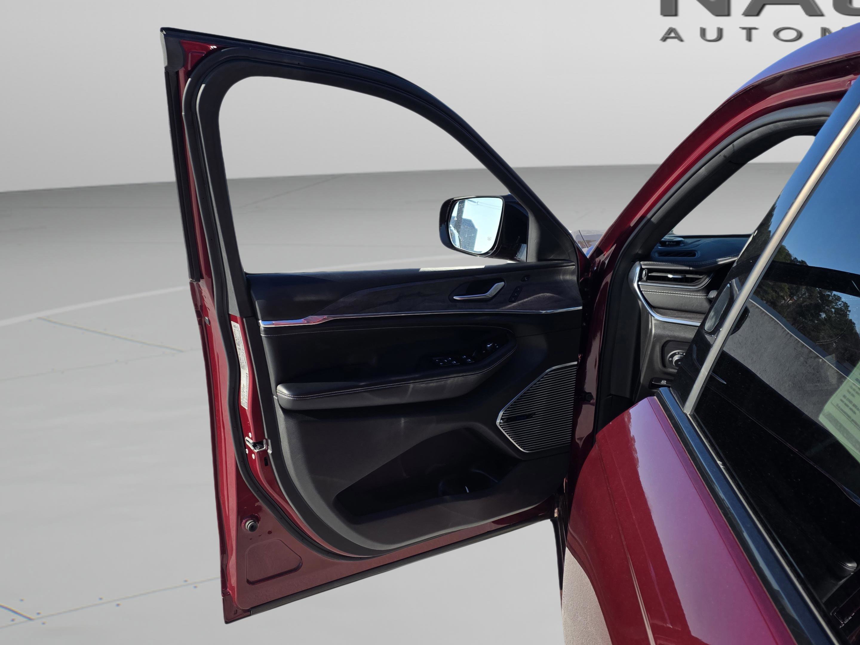 Used 2022 Jeep Grand Cherokee L Overland w/ Advanced Protech Group III image 9