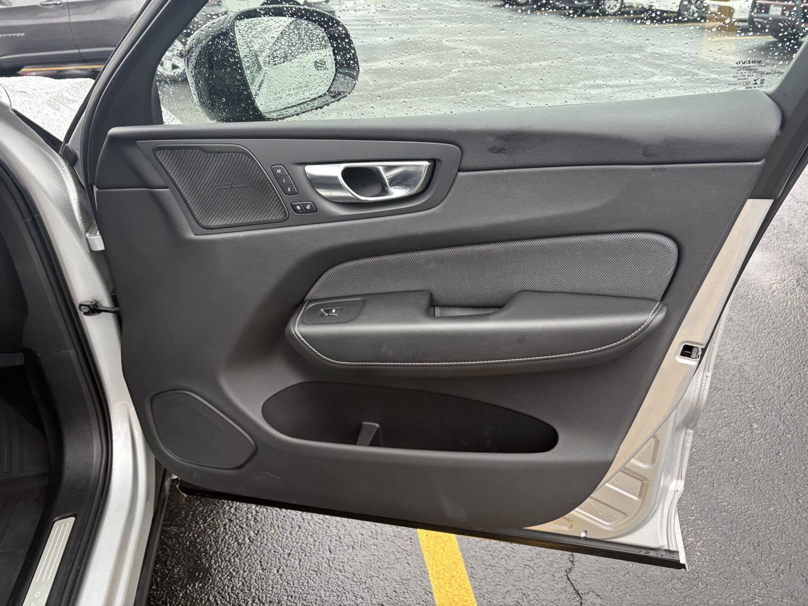 Used 2021 Volvo XC60 T5 R-Design w/ Advanced Package image 19