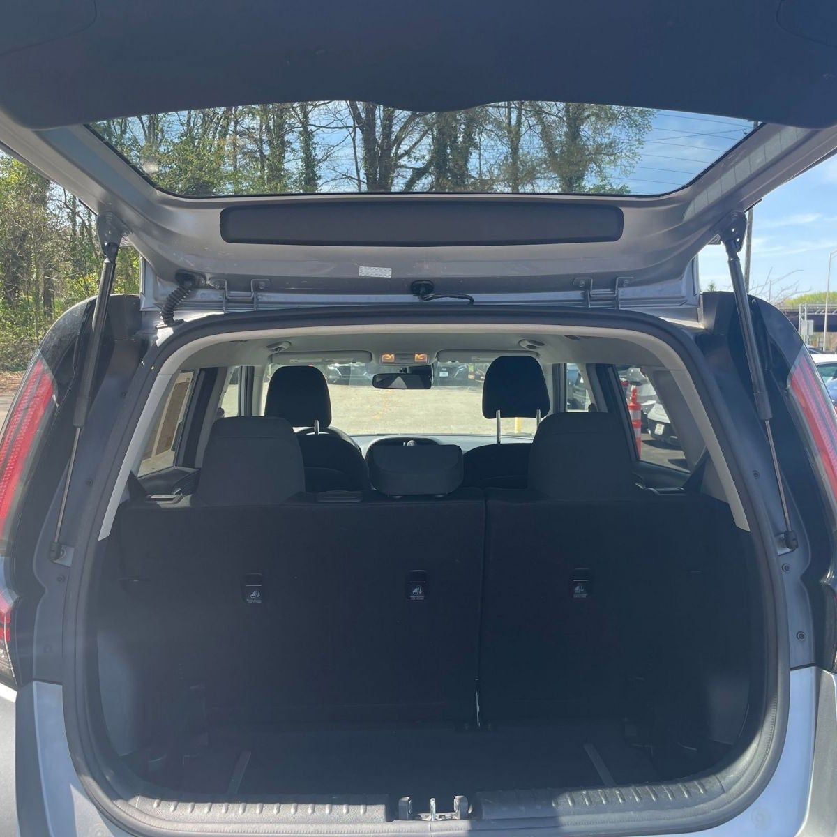 Used 2025 Kia Soul LX w/ LX Technology Package FWD image 25