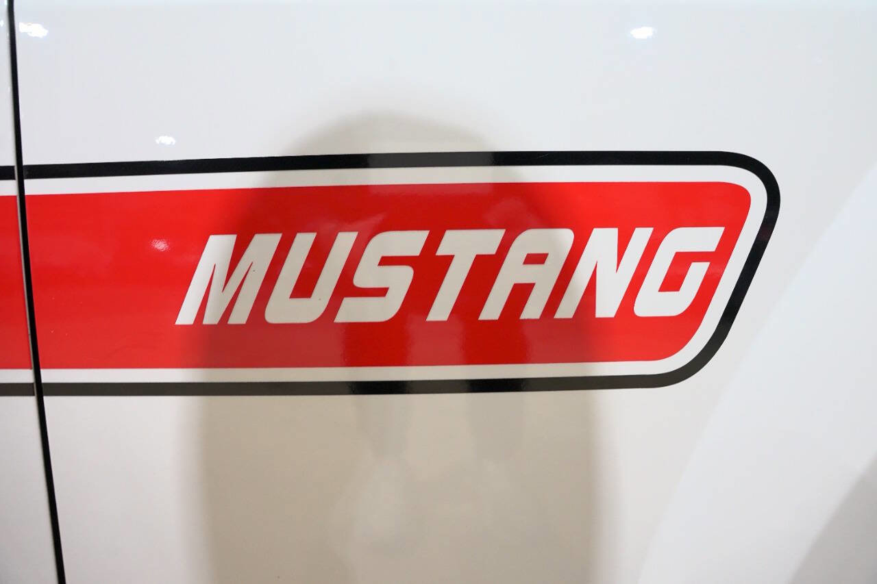 Used 2005 Ford Mustang Premium image 36