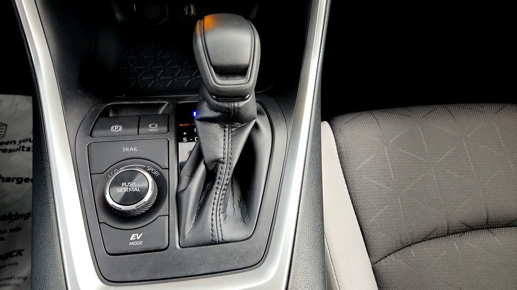 Used 2025 Toyota RAV4 XLE w/ Convenience Package AWD/4WD image 29