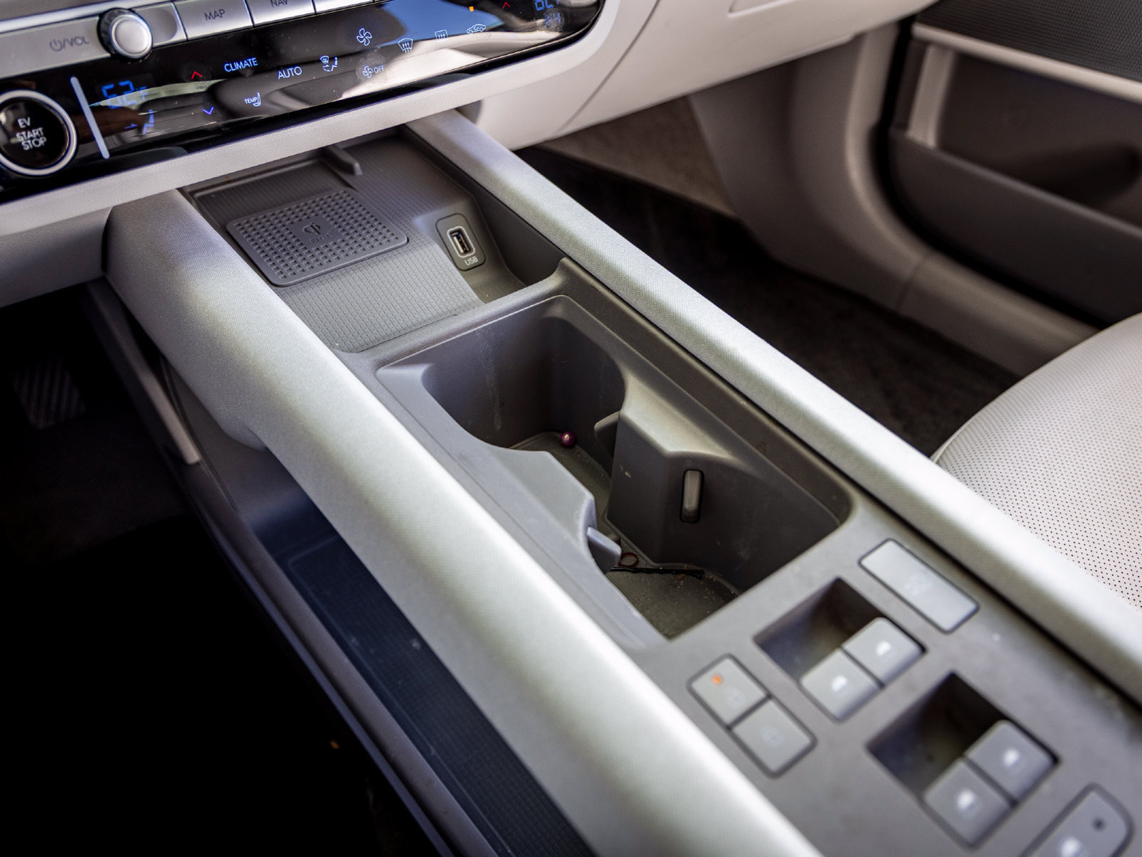 Used 2025 Hyundai Ioniq 6 Limited RWD image 17