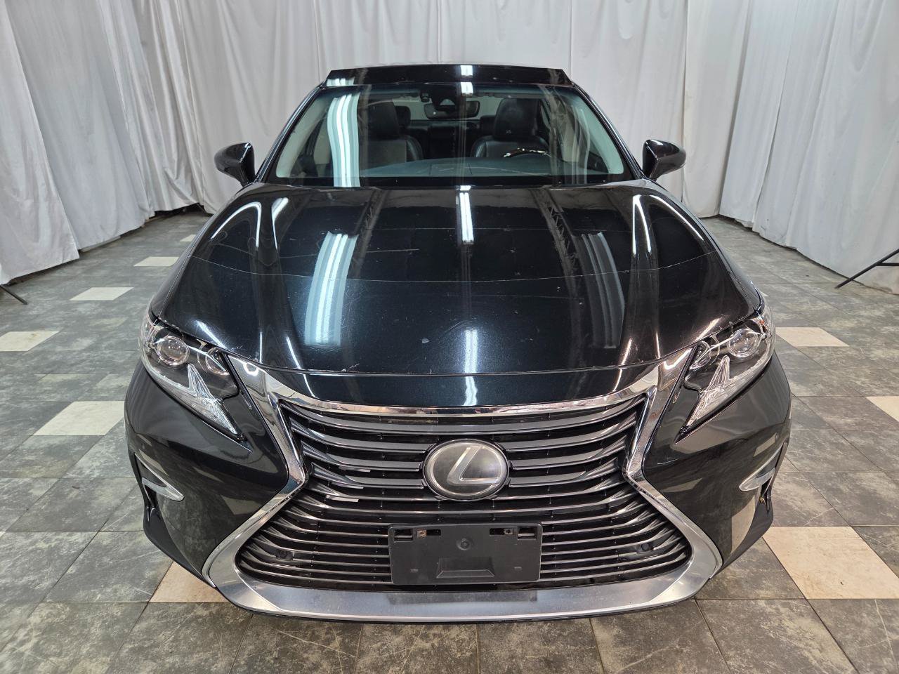 Used 2018 Lexus ES 350 w/ Luxury Package w/Wood Trim FWD image 3