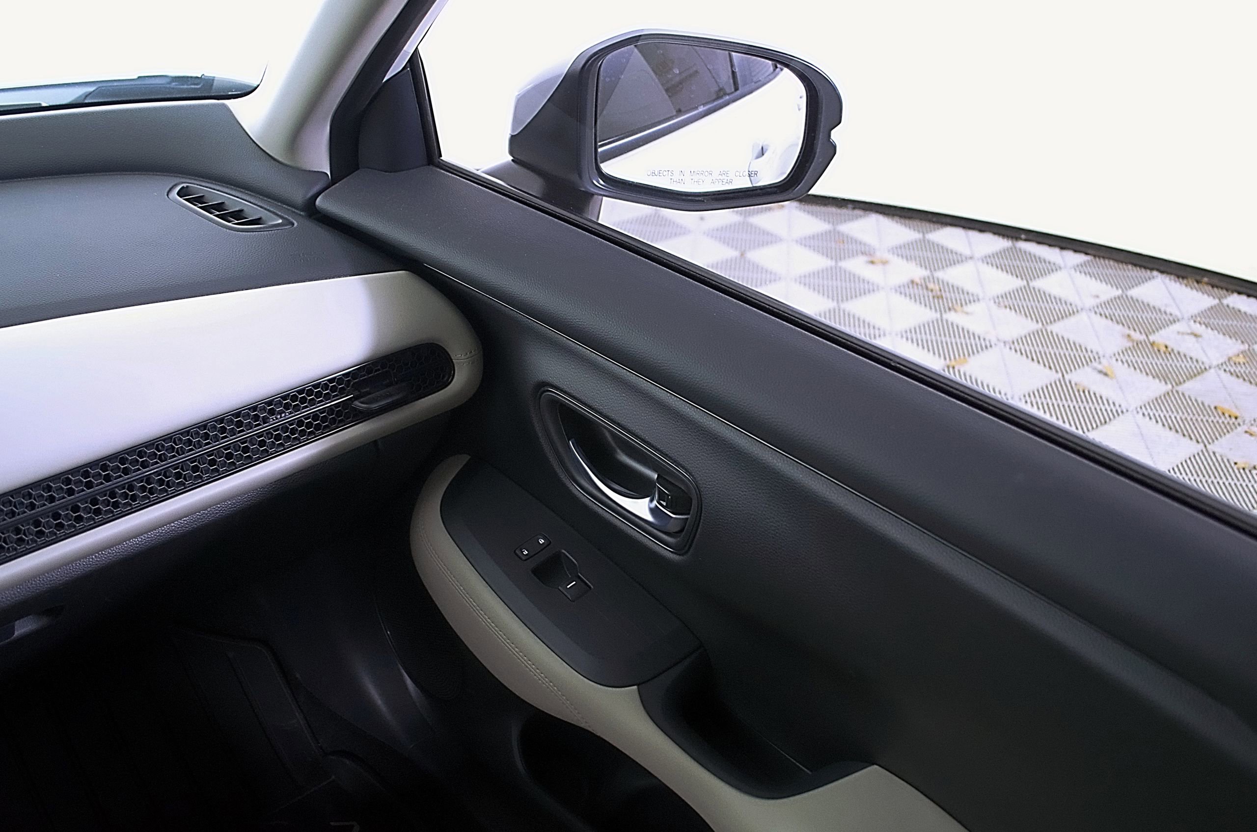 Used 2025 Honda HR-V LX image 18