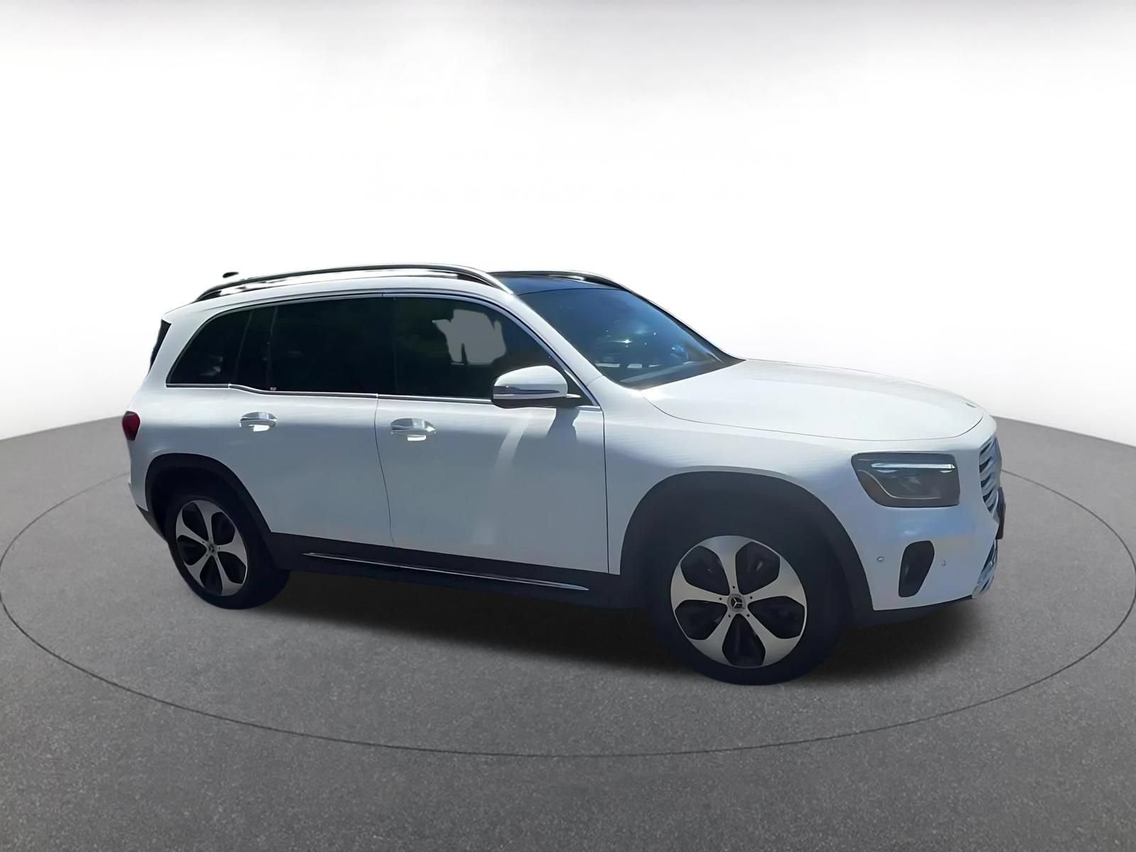 Used 2025 Mercedes-Benz GLB 250 image 2