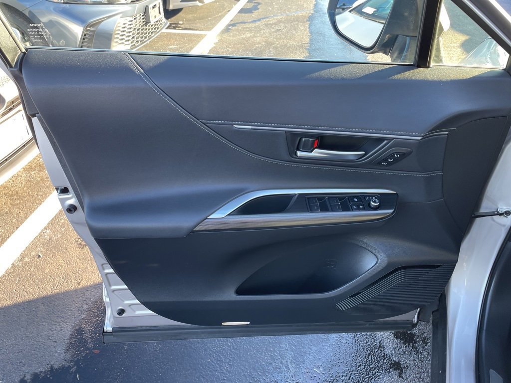 Certified 2024 Toyota Venza XLE image 21