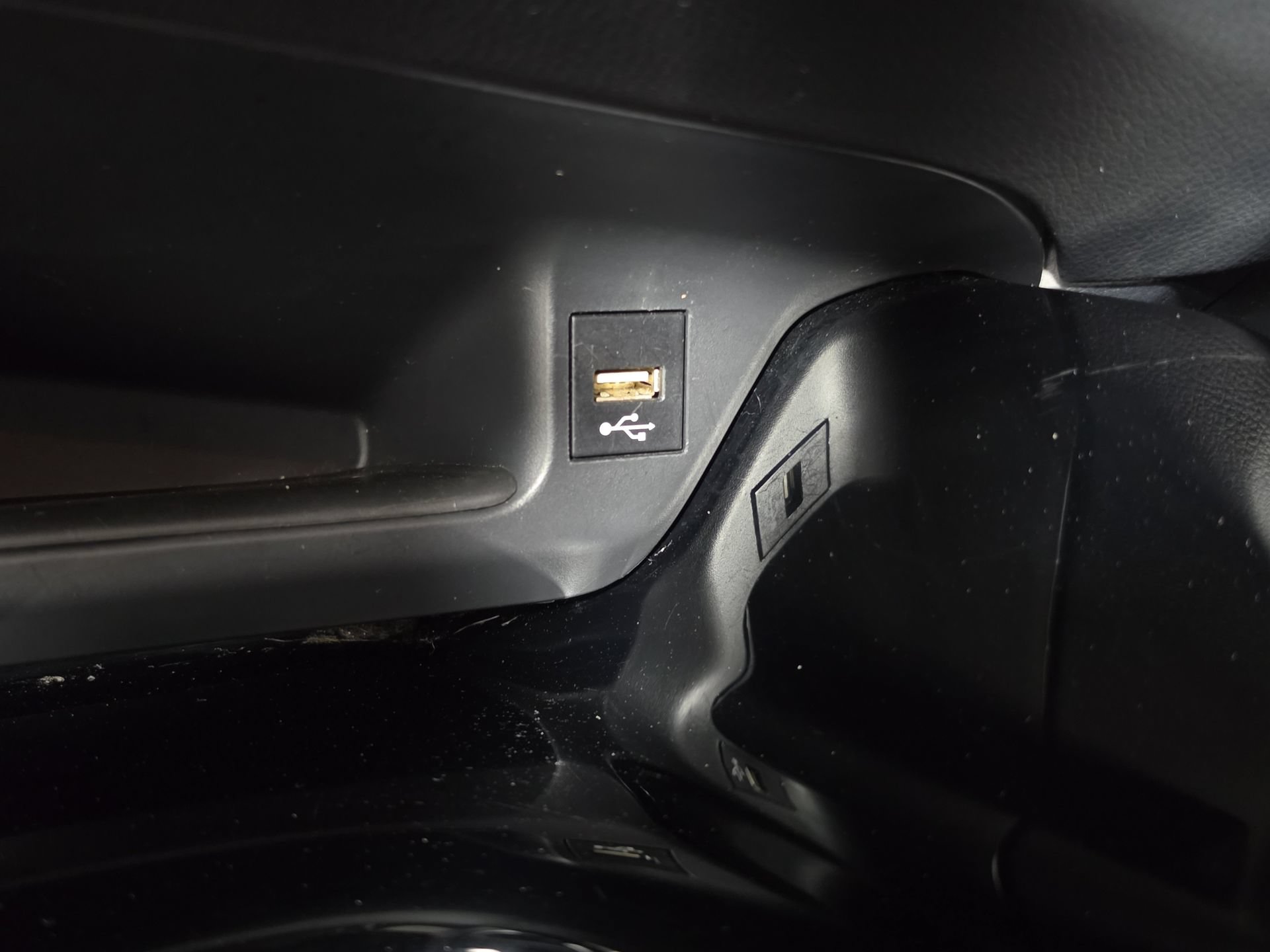 Used 2021 Toyota C-HR XLE FWD image 27