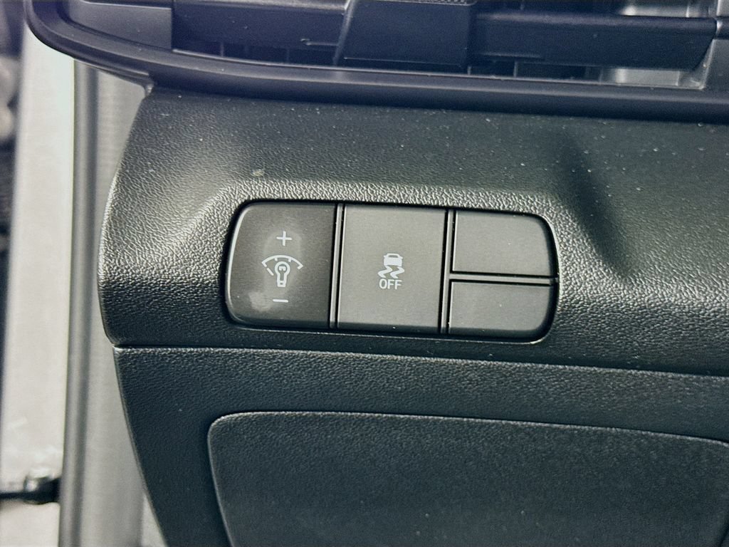 Certified 2025 Hyundai Elantra Sport FWD image 18