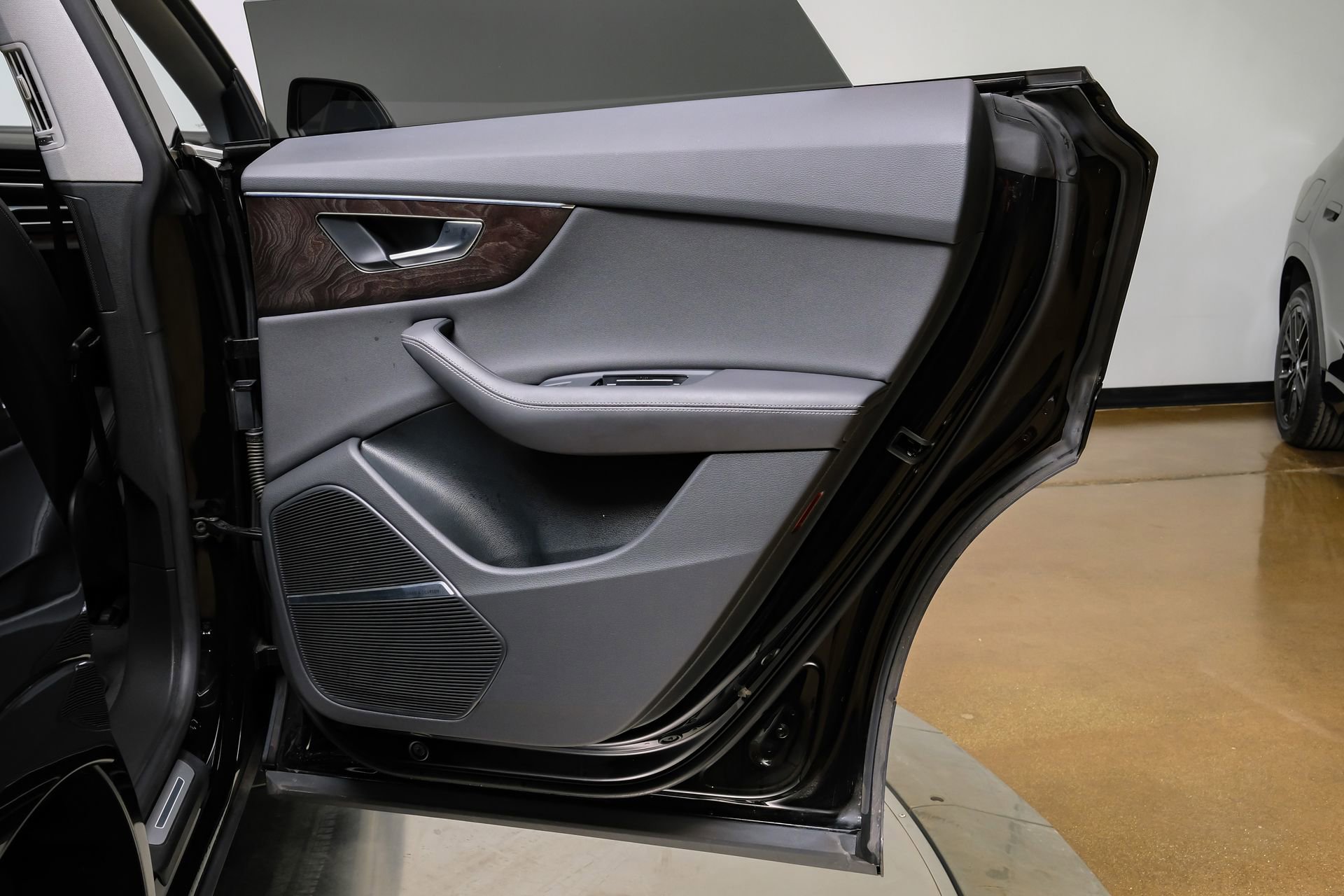 Used 2023 Audi Q8 Premium Plus w/ Premium Plus Package image 49