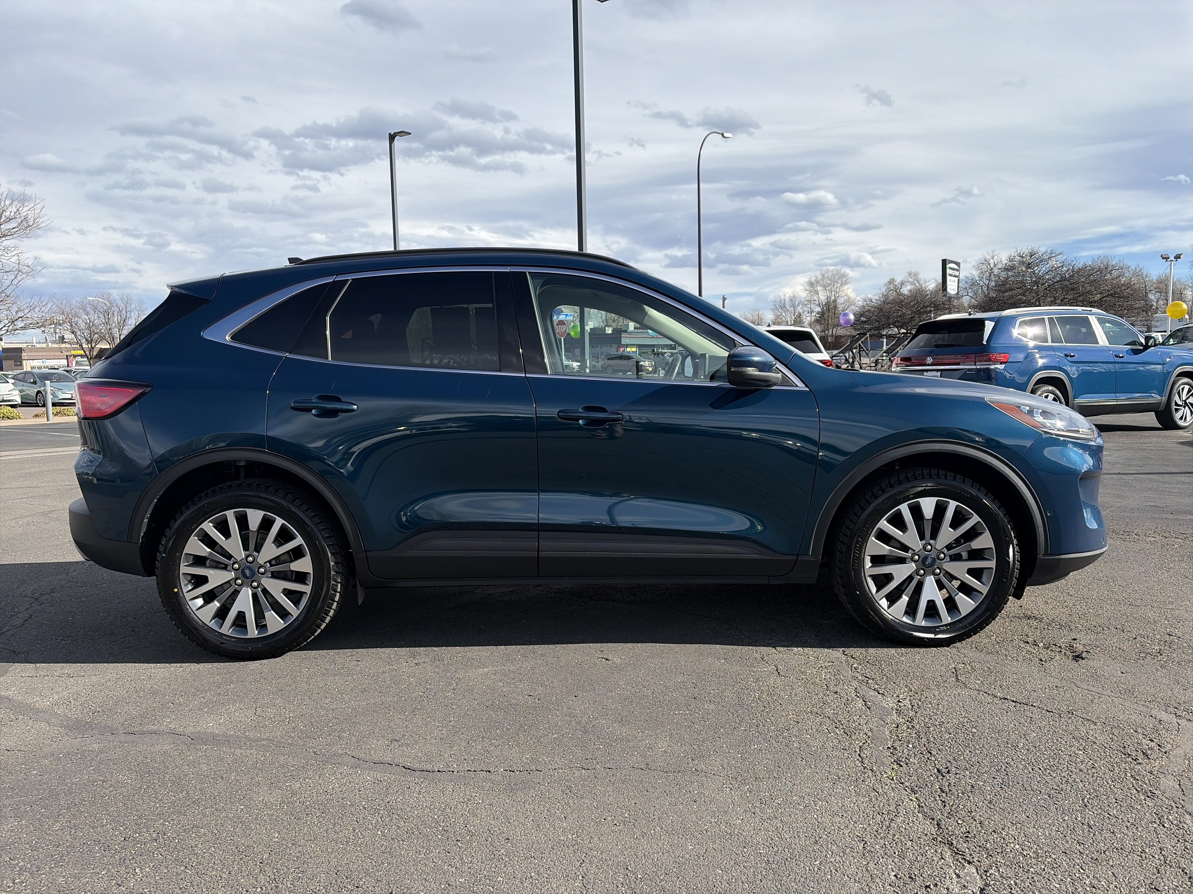 Used 2020 Ford Escape Titanium image 4