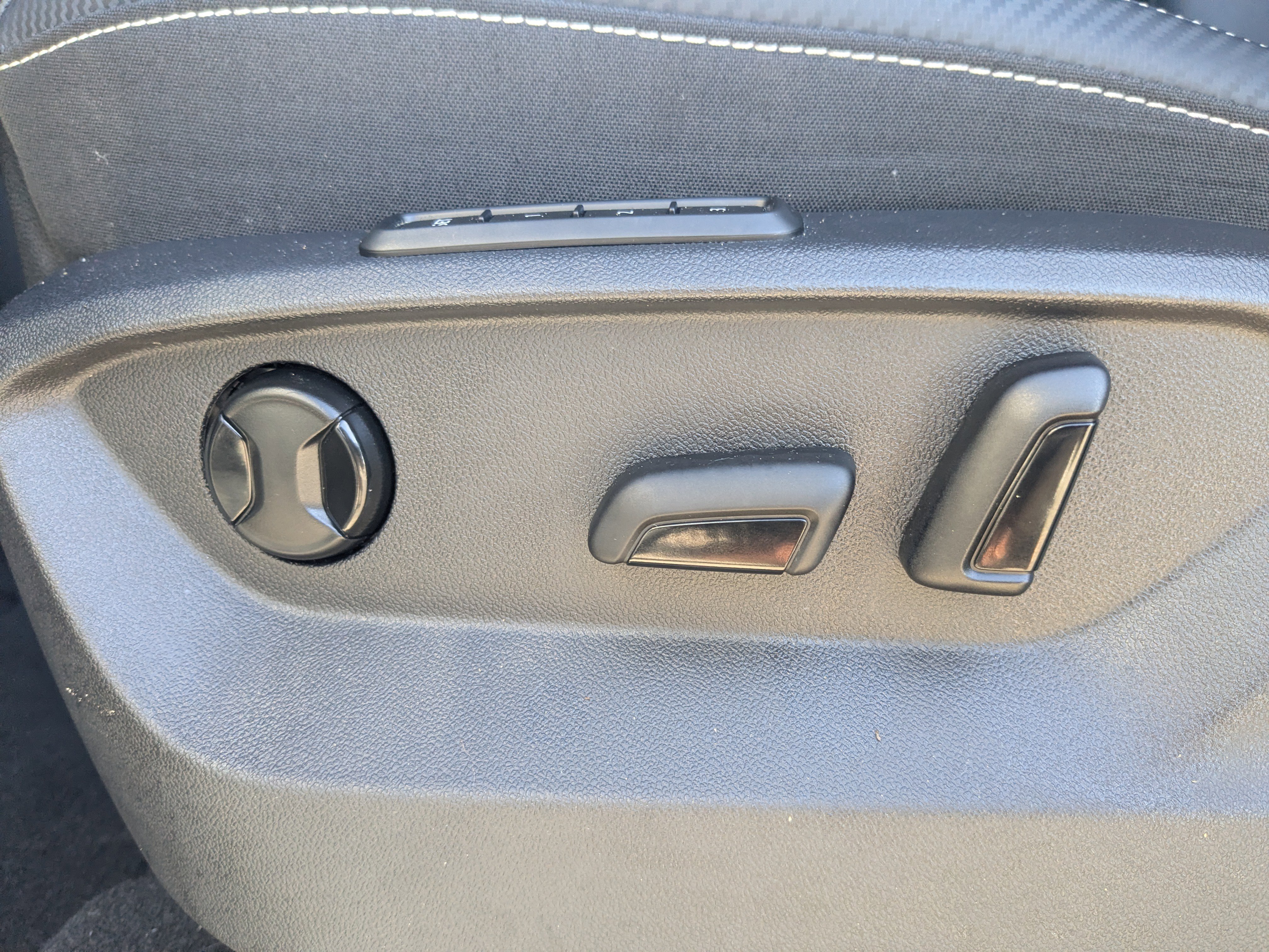 Used 2023 Volkswagen Atlas Cross Sport SEL image 27