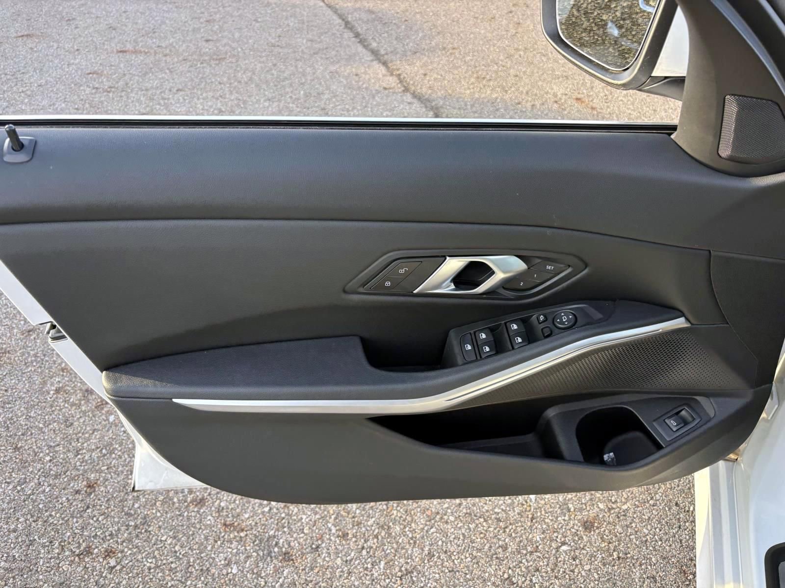 Used 2025 BMW 330i xDrive Sedan image 11