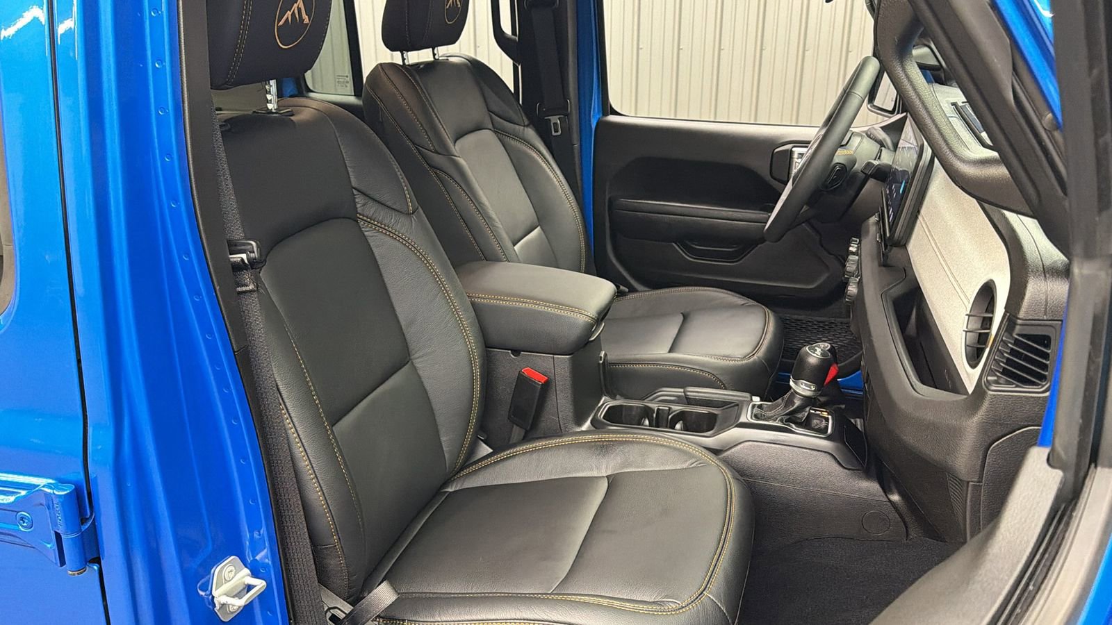 Used 2024 Jeep Wrangler Unlimited w/ Convenience Group AWD/4WD image 35
