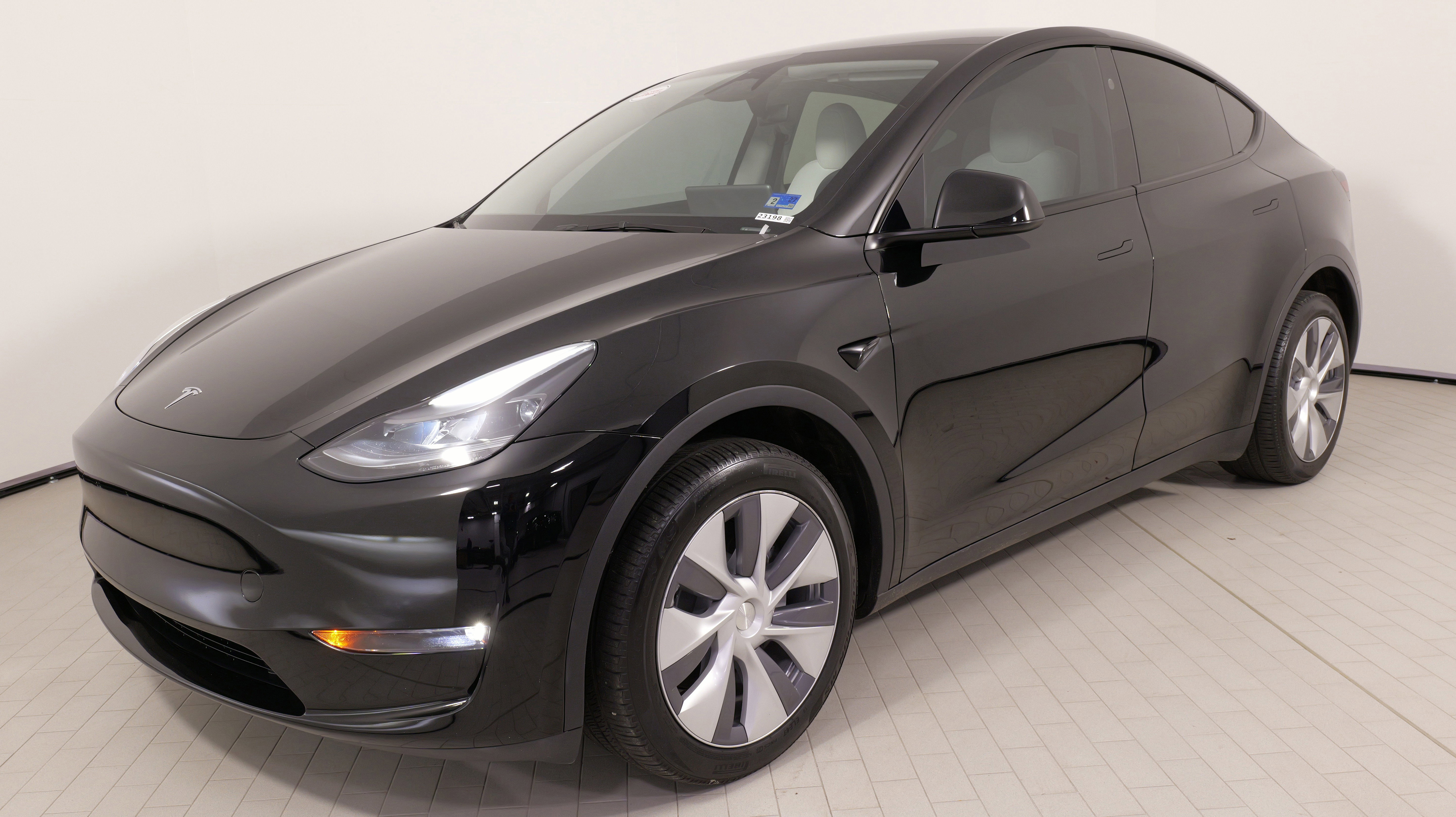 Used 2024 Tesla Model Y Long Range image 2