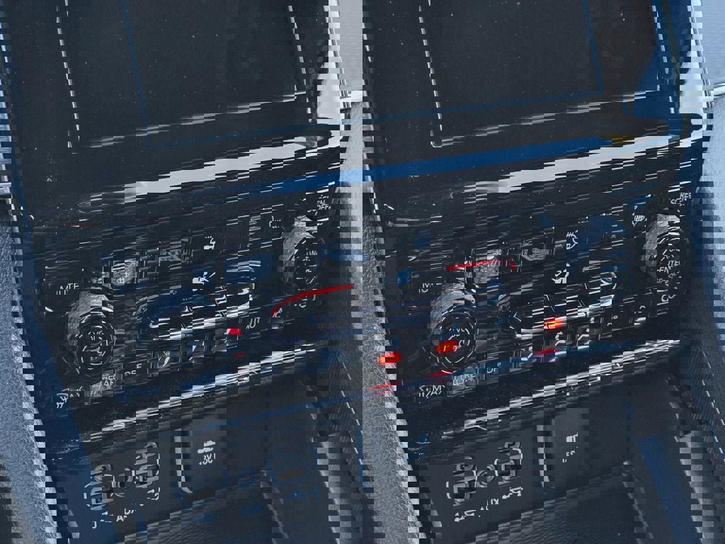 New 2025 Jeep Grand Cherokee Altitude image 21