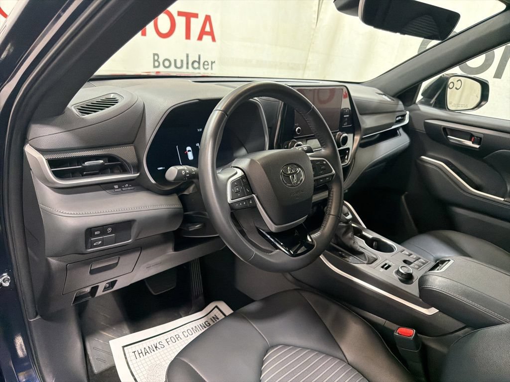 Used 2025 Toyota Highlander XSE AWD/4WD image 26