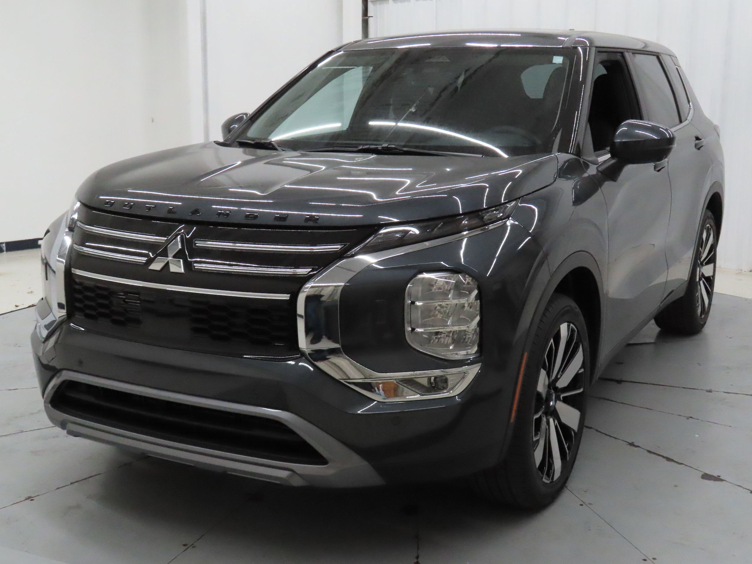 New 2026 Mitsubishi Outlander SE image 7