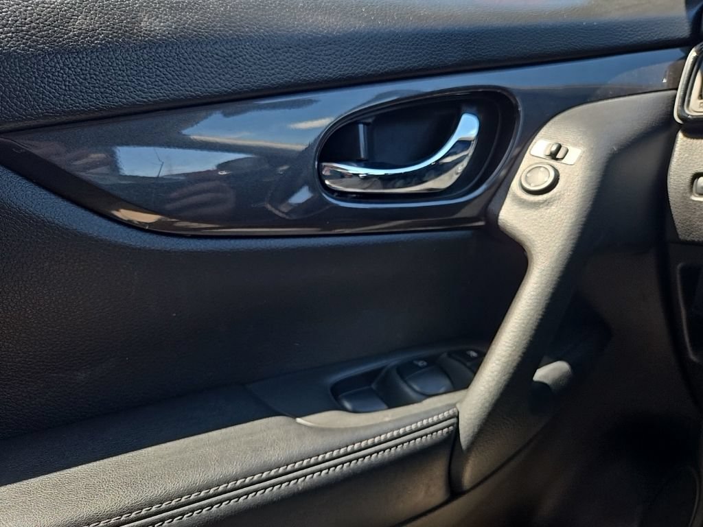 Used 2020 Nissan Rogue SV AWD/4WD image 19