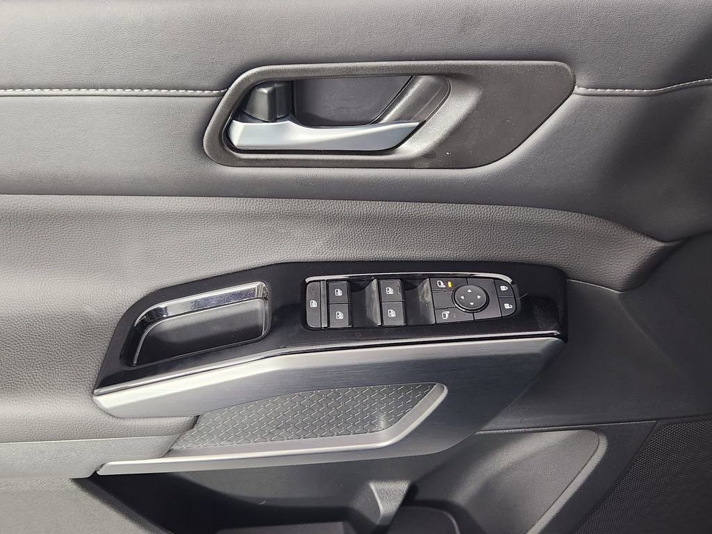 New 2026 Nissan Pathfinder SL image 9