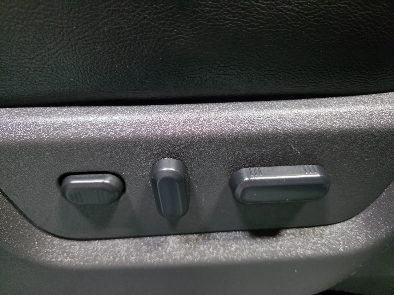 Used 2014 Ford F250 Lariat w/ Chrome Package image 26