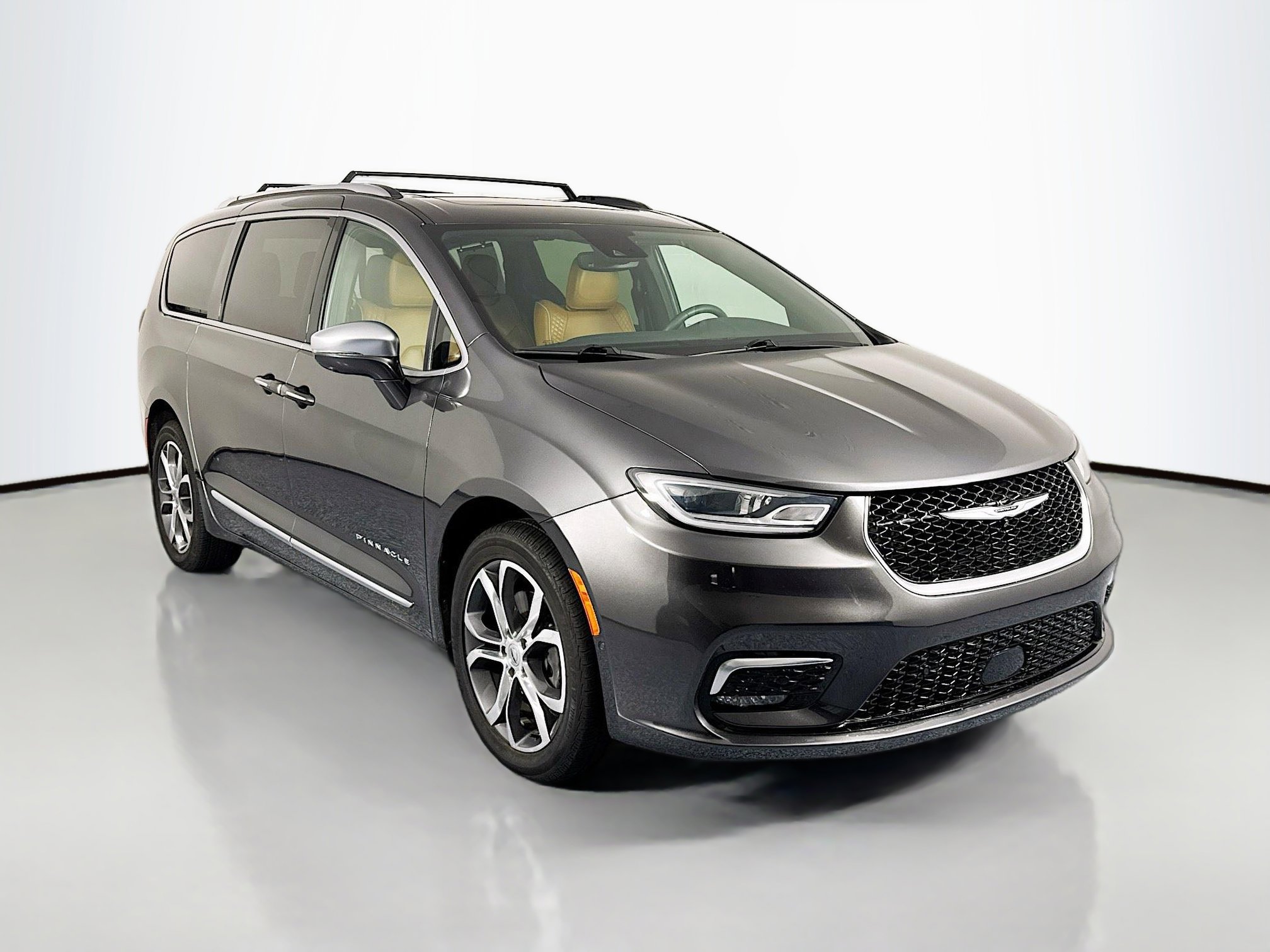 Used 2022 Chrysler Pacifica Pinnacle image 3