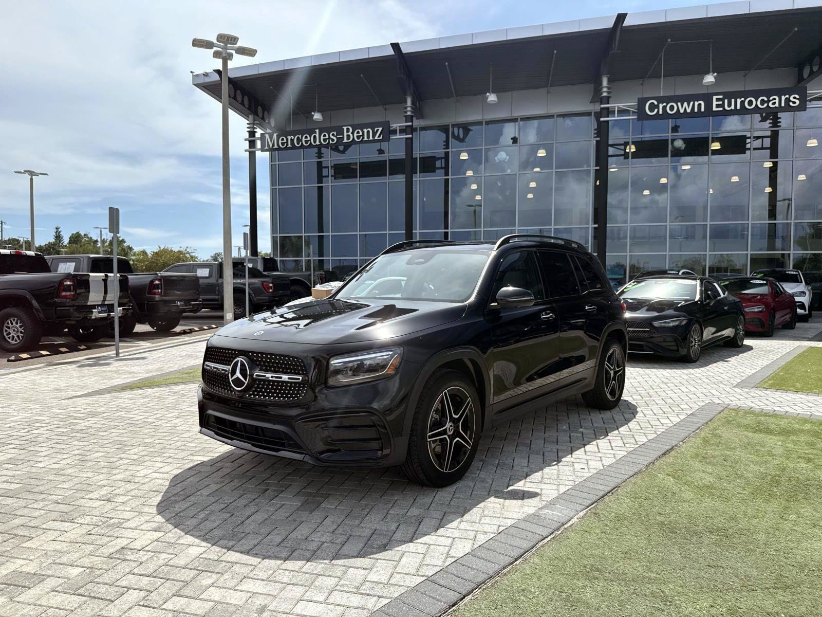 New 2026 Mercedes-Benz GLB 250 image 2