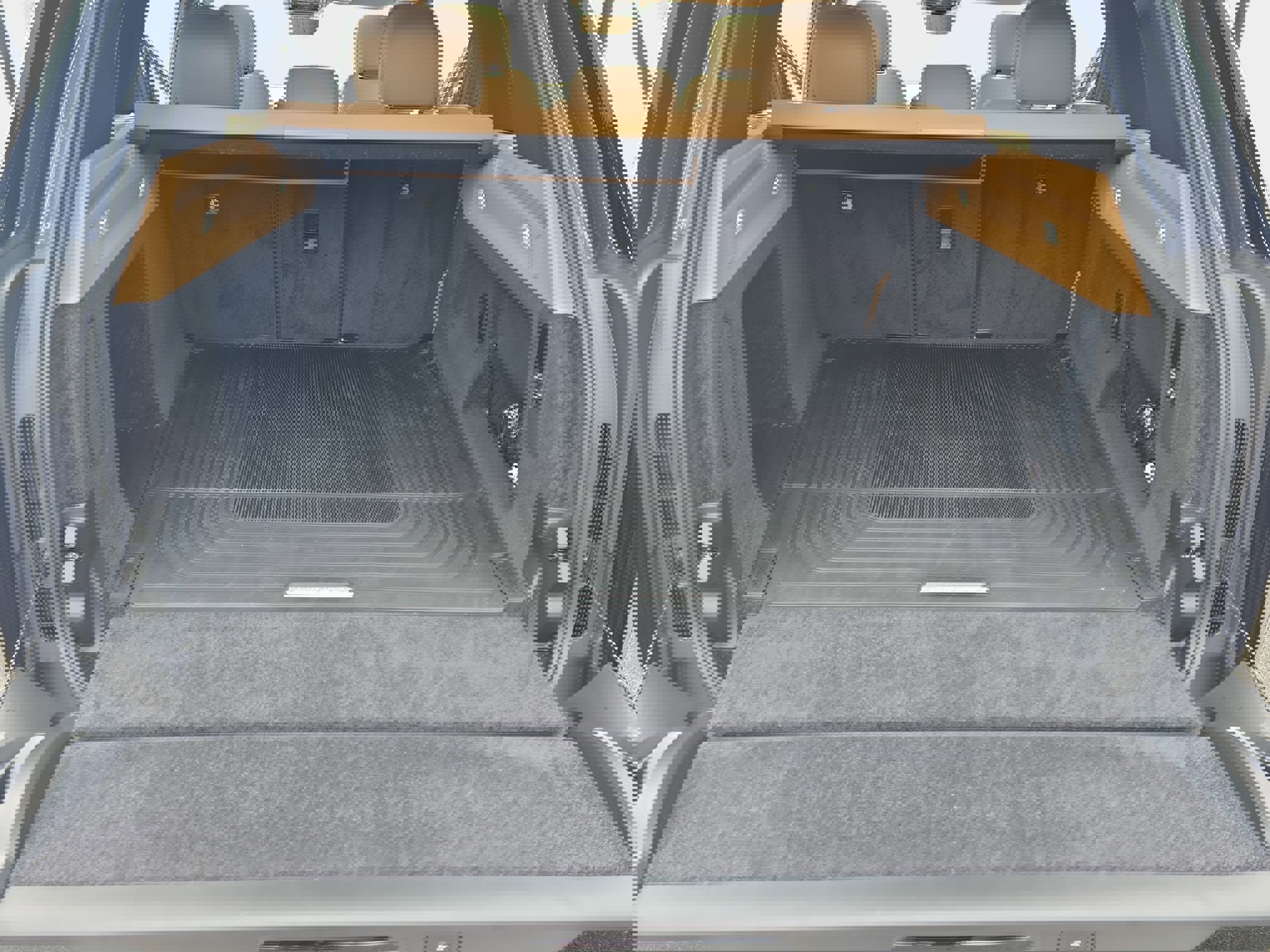 Certified 2025 Land Rover Range Rover SE image 12