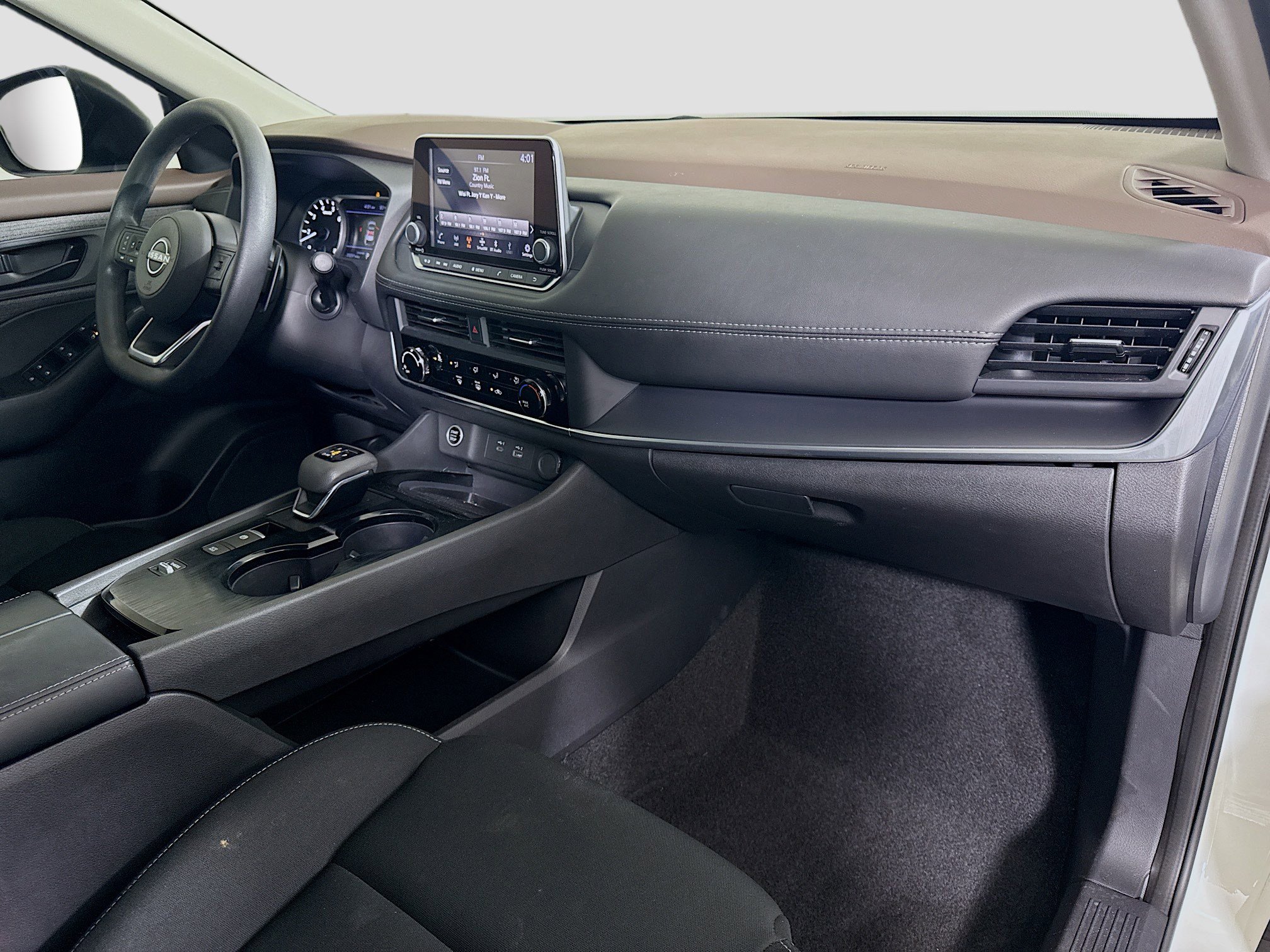 Used 2023 Nissan Rogue S image 30