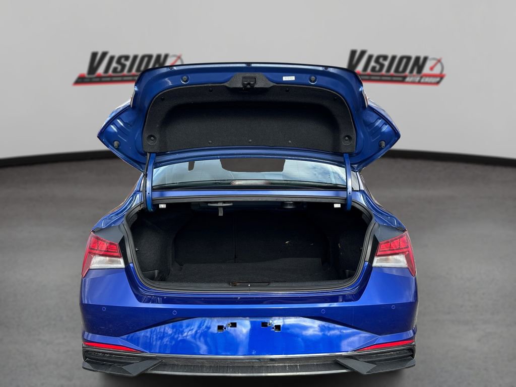 Certified 2023 Hyundai Elantra Limited w/ Preferred Accessory Package image 11