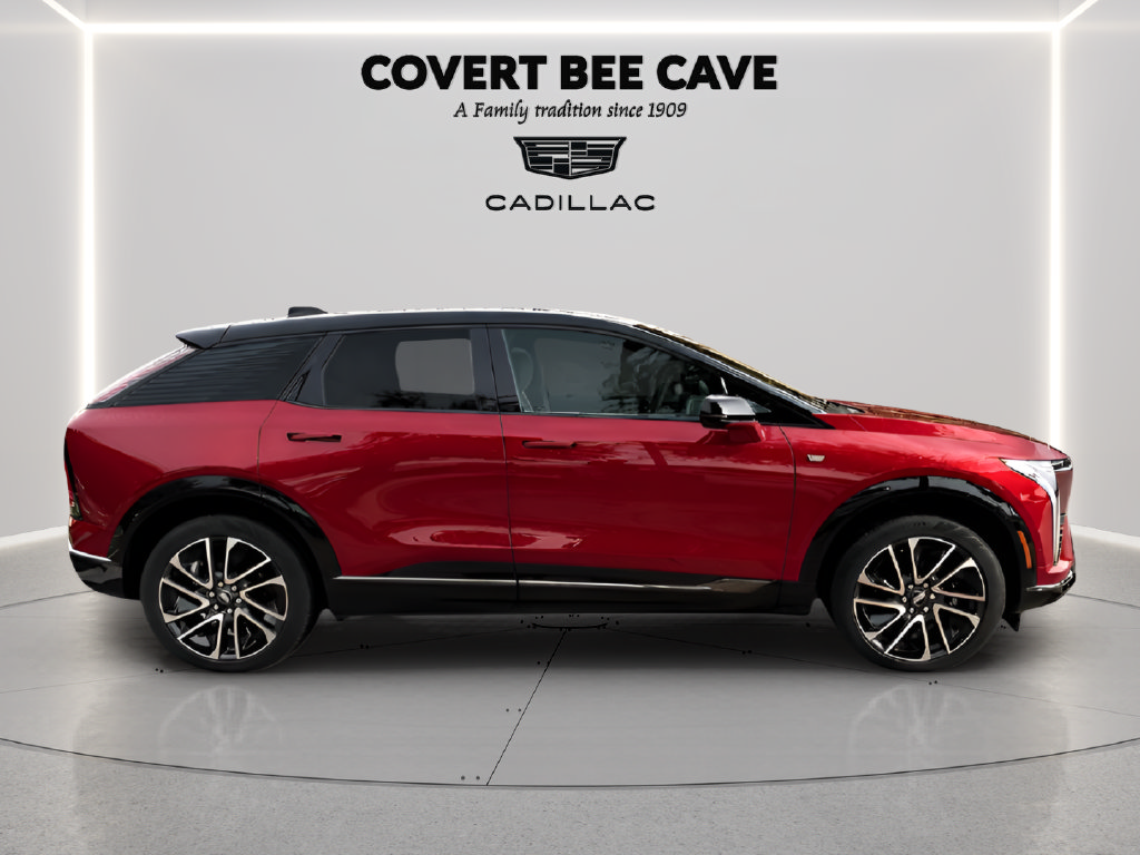 Certified 2025 Cadillac Optiq Sport 1 w/ LPO, Floor Liner Package AWD/4WD image 7