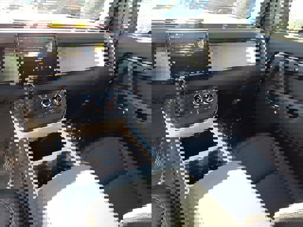 Used 2025 Land Rover Defender 110 S image 14