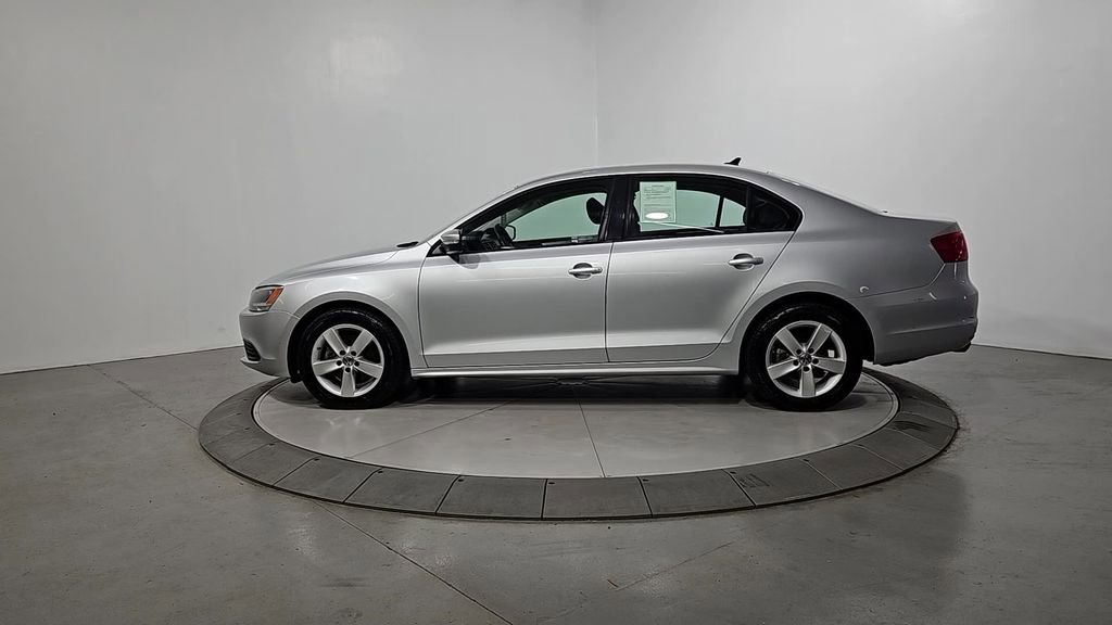 Used 2012 Volkswagen Jetta TDI FWD image 2