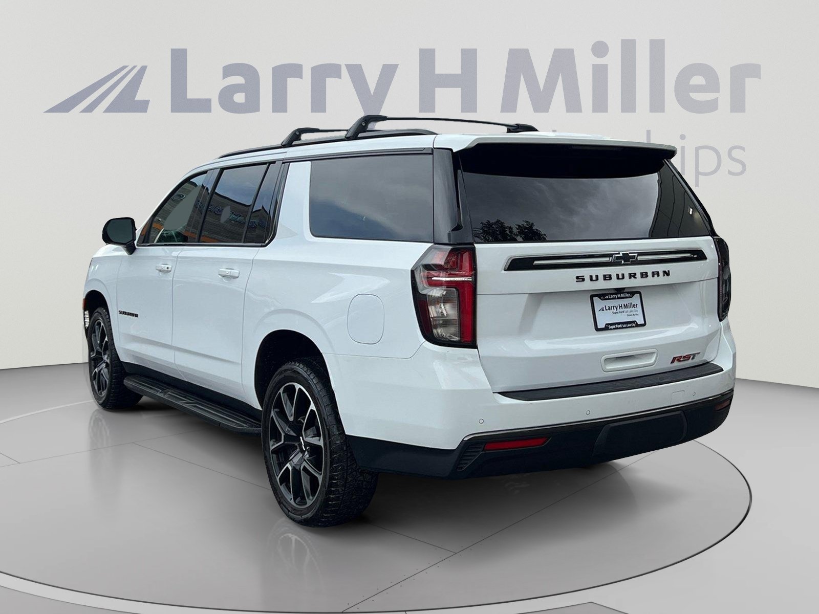 Used 2021 Chevrolet Suburban RST w/ Luxury Package AWD/4WD image 3