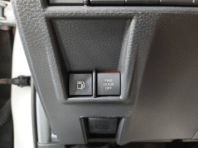 Used 2023 Toyota Sienna Platinum FWD image 32
